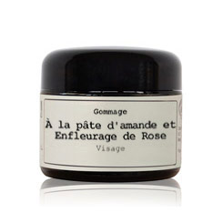 A la pasta de almendras y enflorado de rosa